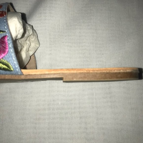 Floral Embroidered Flats size 8.5 - Picture 4 of 5